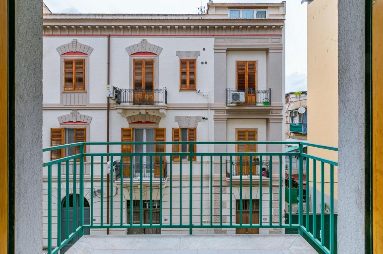 Villa Malfitano And Lolli Station Apt With Terrace Palermo Exterior photo
